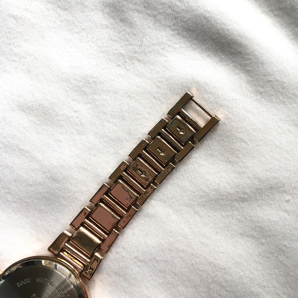 FREE W BUNDLE - Forever 21 Rose Gold Colored Watch w/ Pearly Face - Picture 9 of 12
